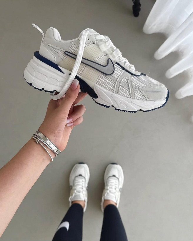 کتونی نایک V2K سفید با خط سورمه ای | Nike V2K white-blue line Sneakers