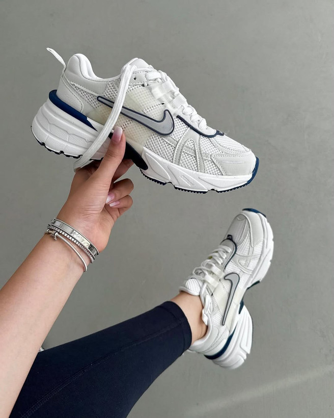 کتونی نایک V2K سفید با خط سورمه ای | Nike V2K white-blue line Sneakers