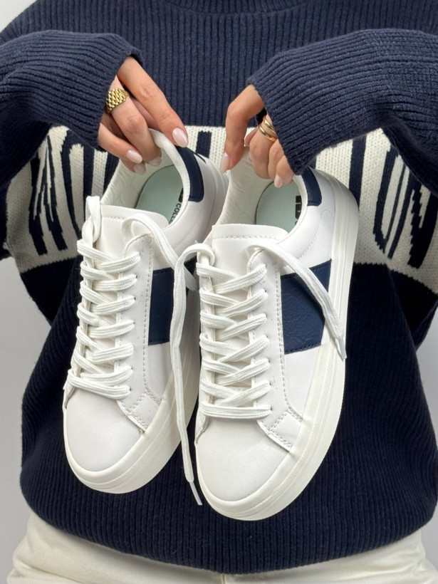 کتونی ونس سفید Line با خط سورمهای | کفش اسپرت مینیمال Vans Line