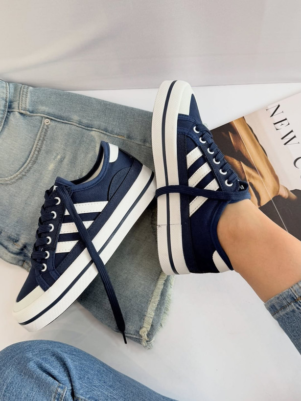 کتونی آدیداس ونس استایل سه خط مشکی سفید | کفش اسپرت Adidas شیک و راحت